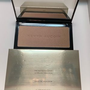 Kevyn Aucoin. Highlighter